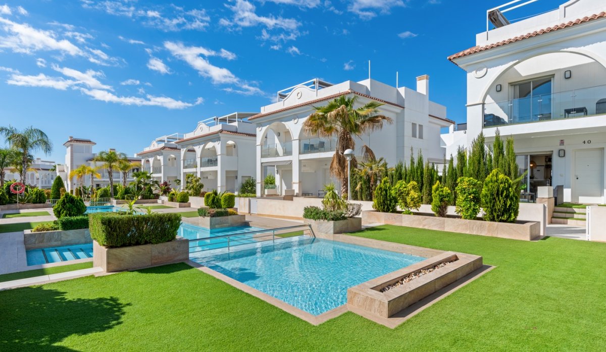 Resale - Townhouse - Ciudad quesada - Doña Pepa