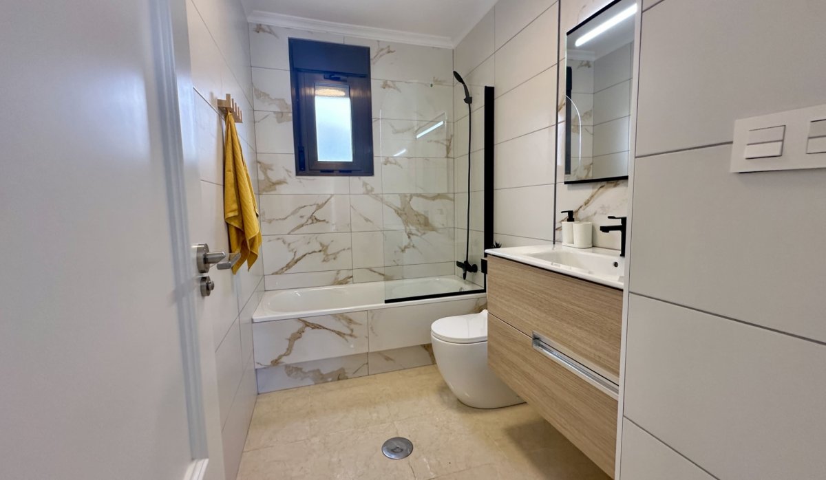 Reventa - Adosado - San Miguel de Salinas