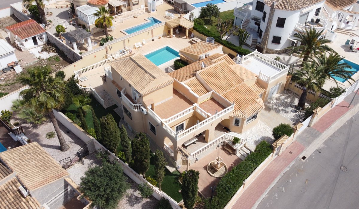Resale - Villa - Torrevieja - El Chaparral