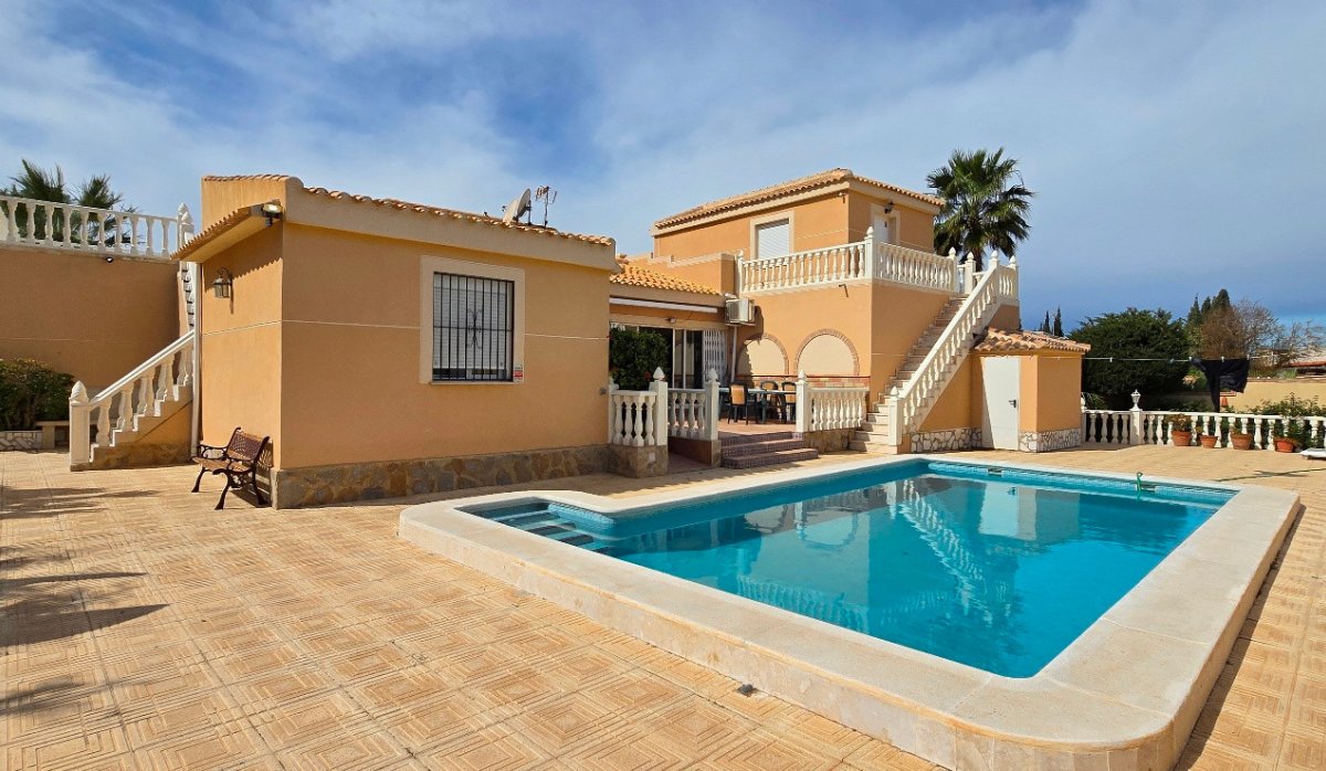 Resale - Villa - Torrevieja - El Chaparral