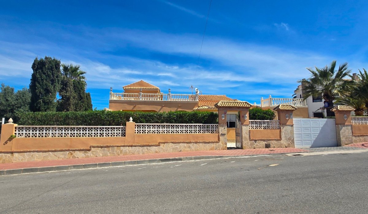 Resale - Villa - Torrevieja - El Chaparral
