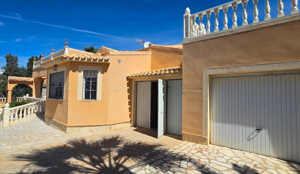 Resale - Villa - Torrevieja - El Chaparral