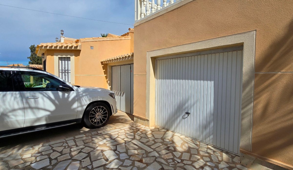 Resale - Villa - Torrevieja - El Chaparral