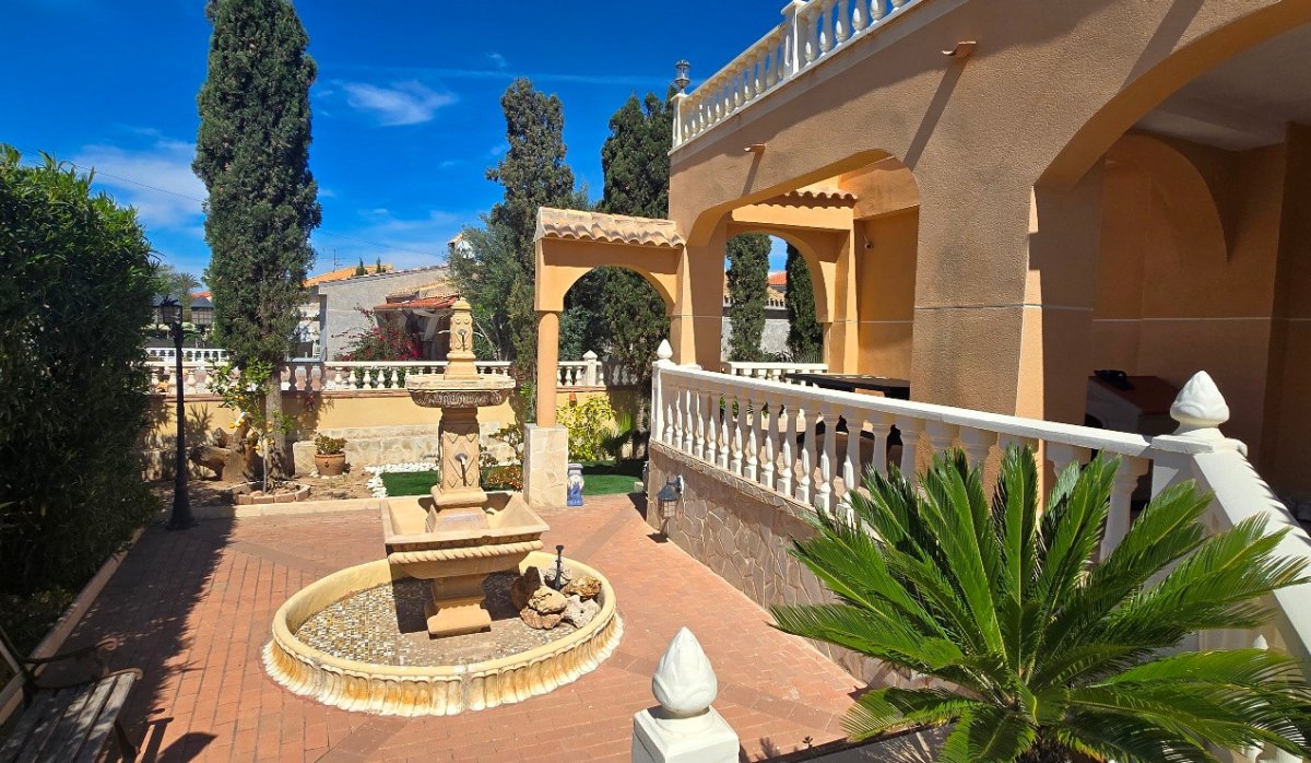 Resale - Villa - Torrevieja - El Chaparral