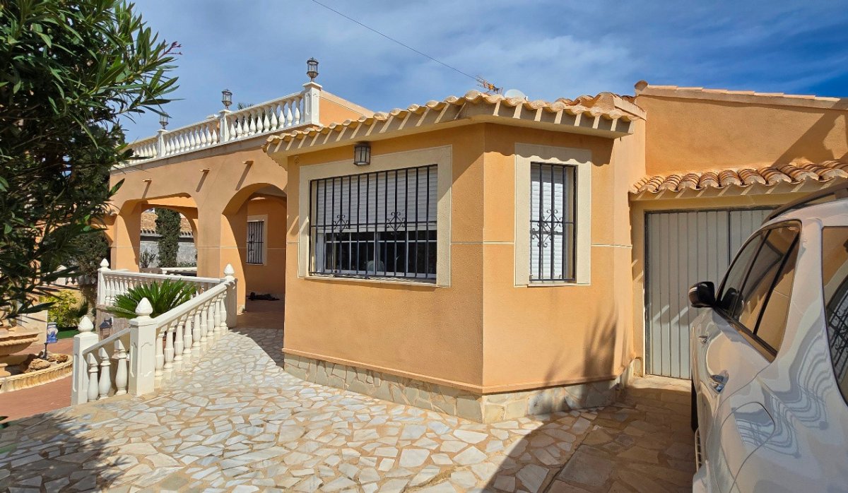 Resale - Villa - Torrevieja - El Chaparral
