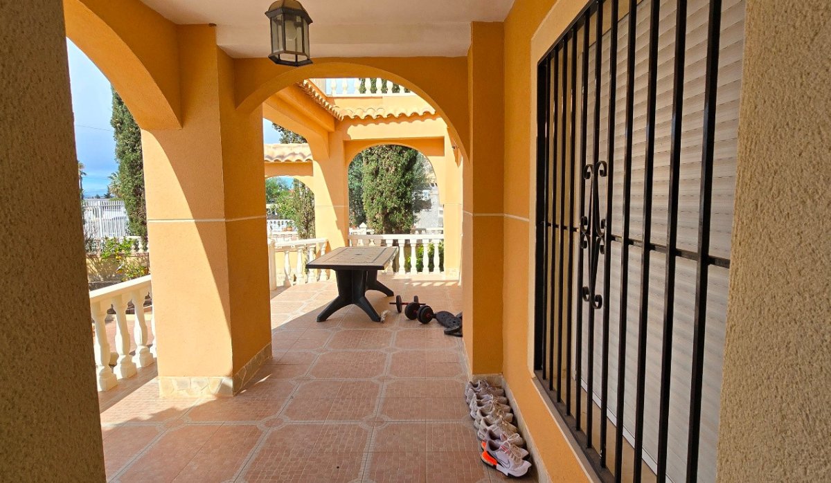 Resale - Villa - Torrevieja - El Chaparral