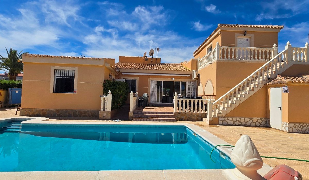 Resale - Villa - Torrevieja - El Chaparral