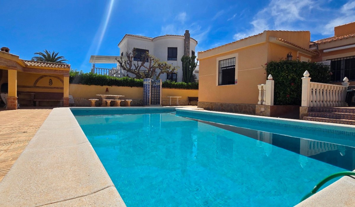 Resale - Villa - Torrevieja - El Chaparral
