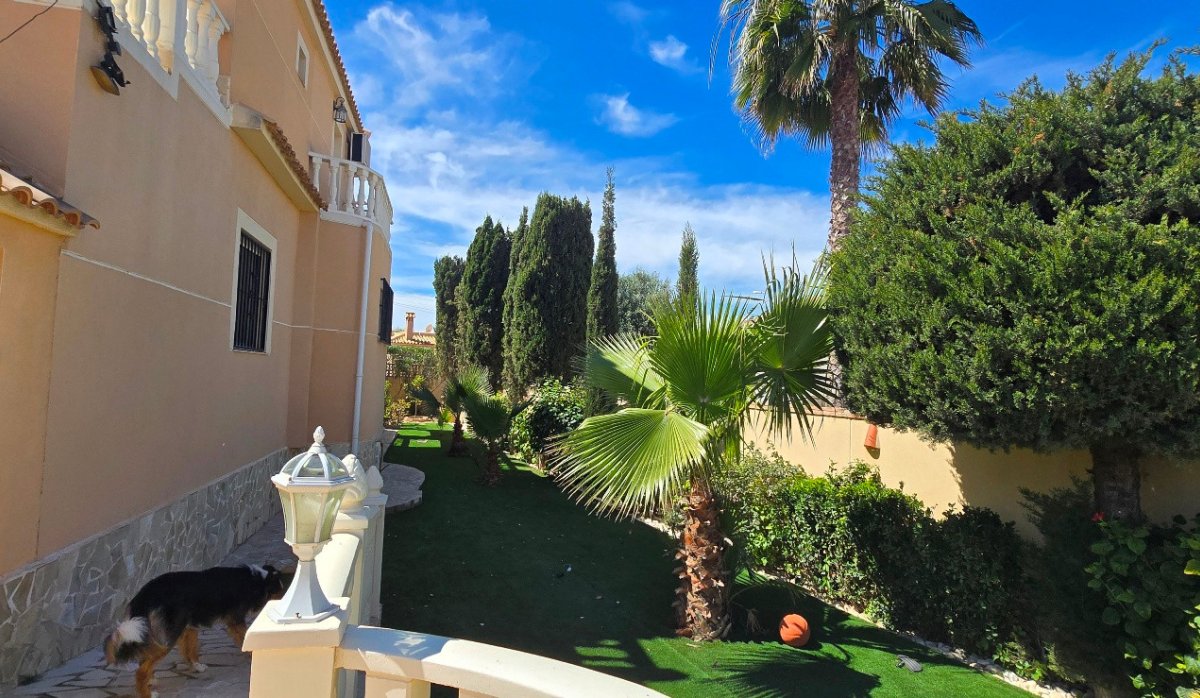 Resale - Villa - Torrevieja - El Chaparral