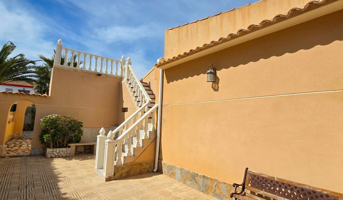 Resale - Villa - Torrevieja - El Chaparral