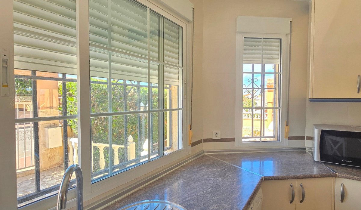 Resale - Villa - Torrevieja - El Chaparral