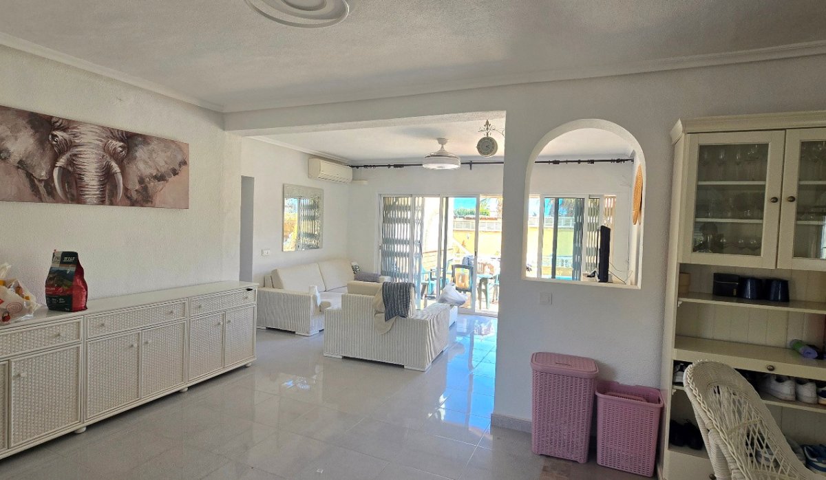 Resale - Villa - Torrevieja - El Chaparral
