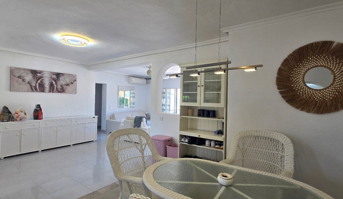 Resale - Villa - Torrevieja - El Chaparral