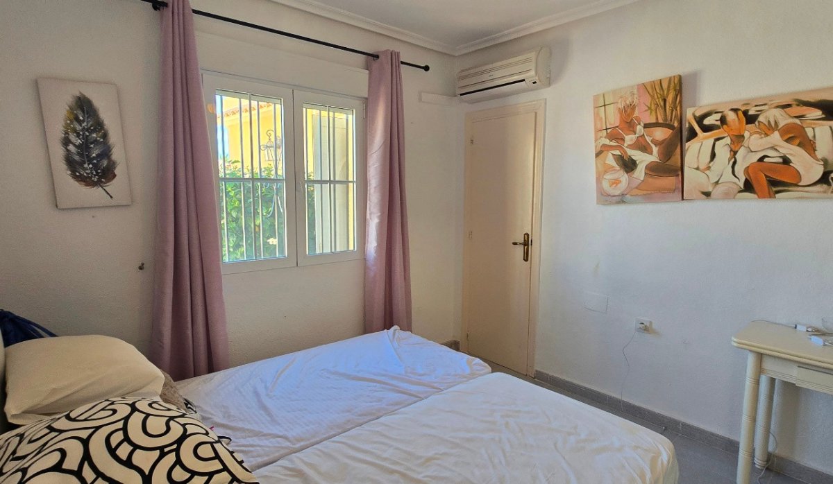 Resale - Villa - Torrevieja - El Chaparral