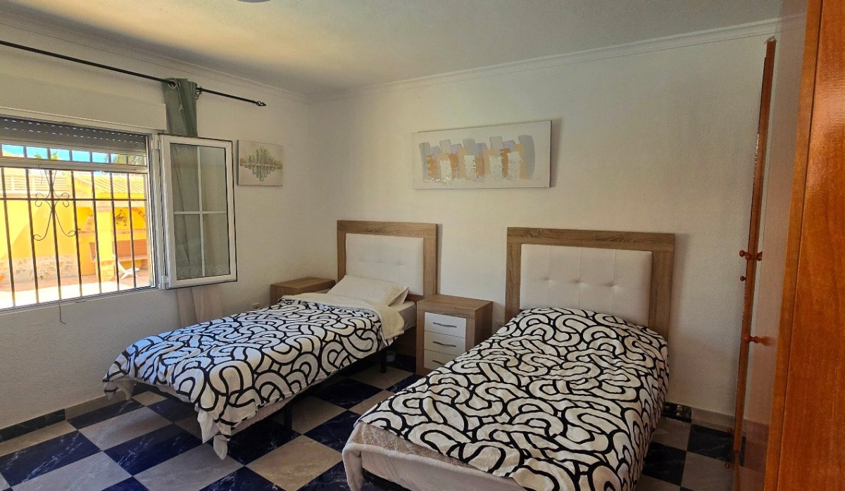 Resale - Villa - Torrevieja - El Chaparral