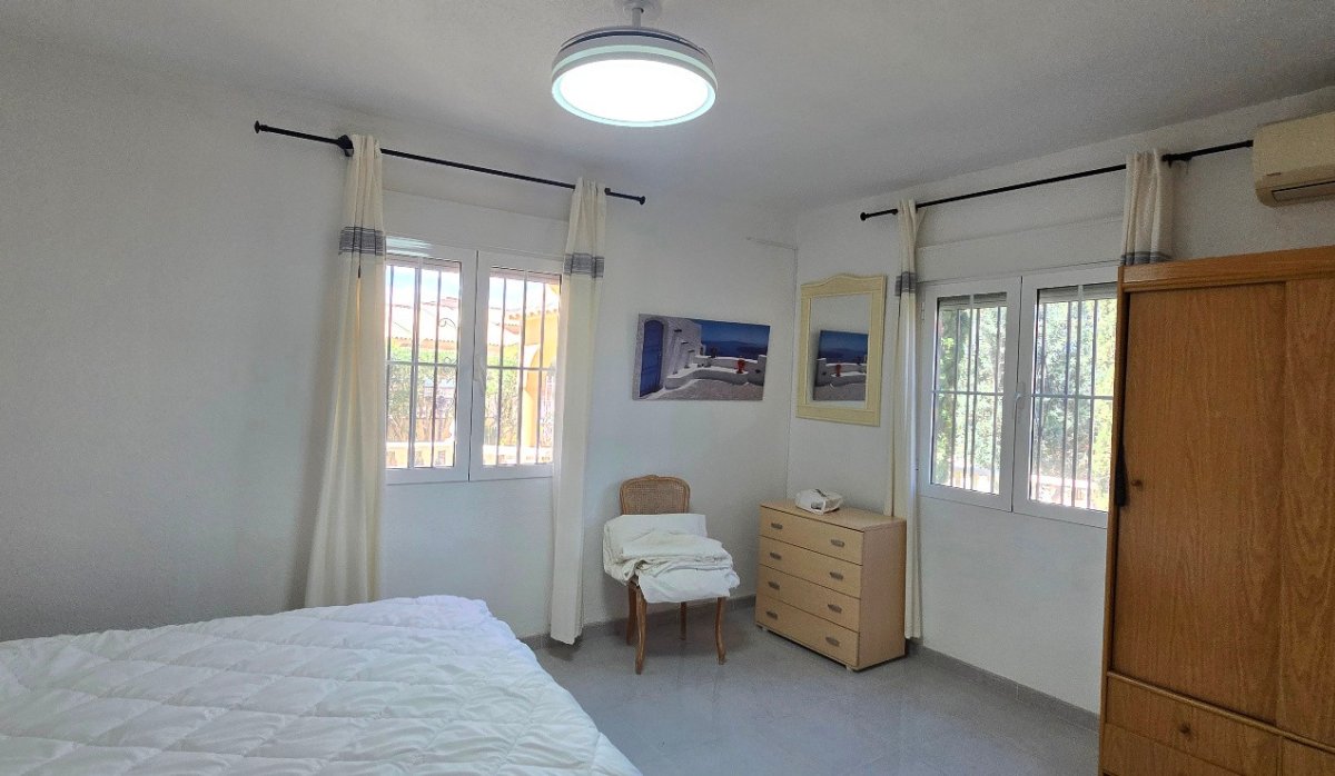 Resale - Villa - Torrevieja - El Chaparral