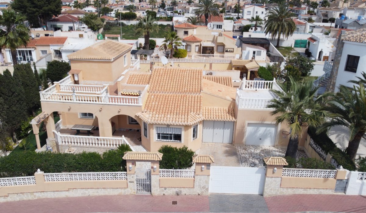 Resale - Villa - Torrevieja - El Chaparral