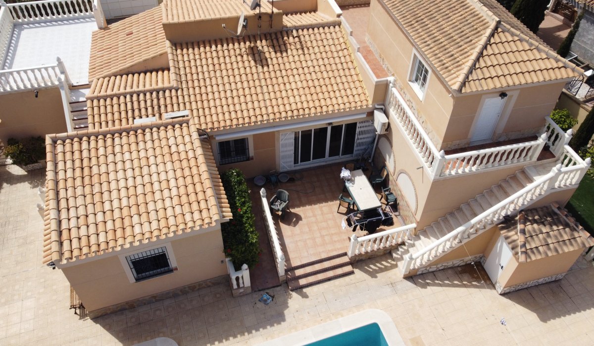 Resale - Villa - Torrevieja - El Chaparral