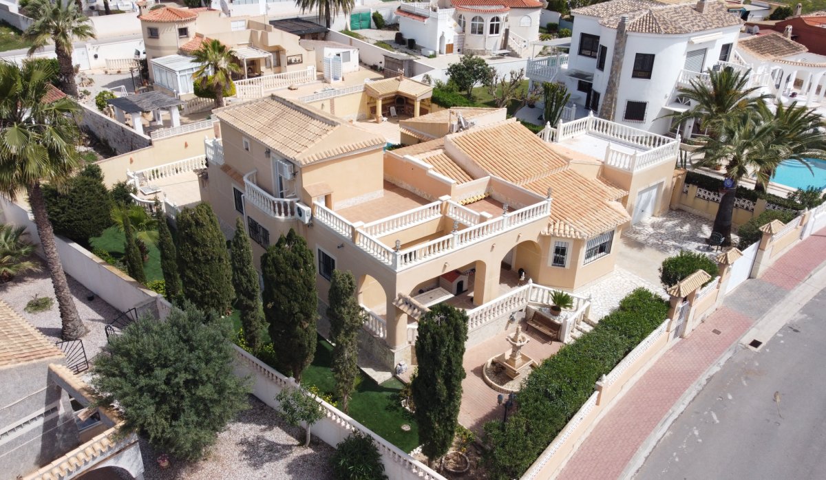 Resale - Villa - Torrevieja - El Chaparral