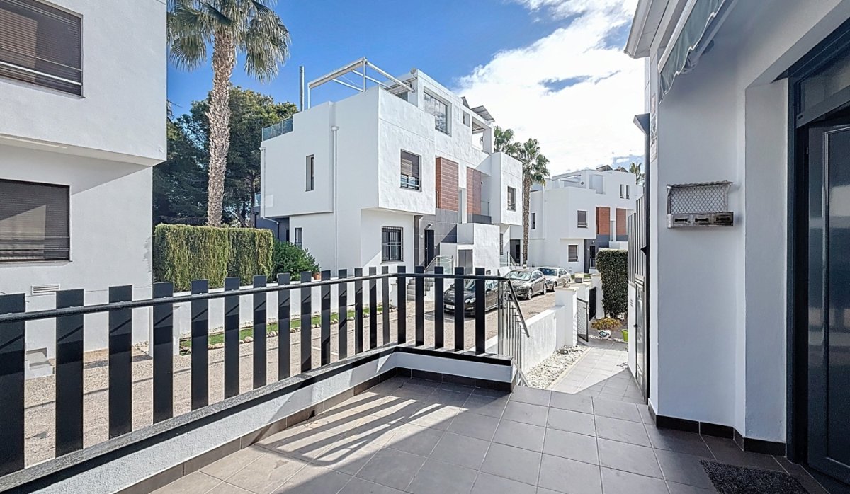 Resale - Villa - Orihuela Costa - Villamartín
