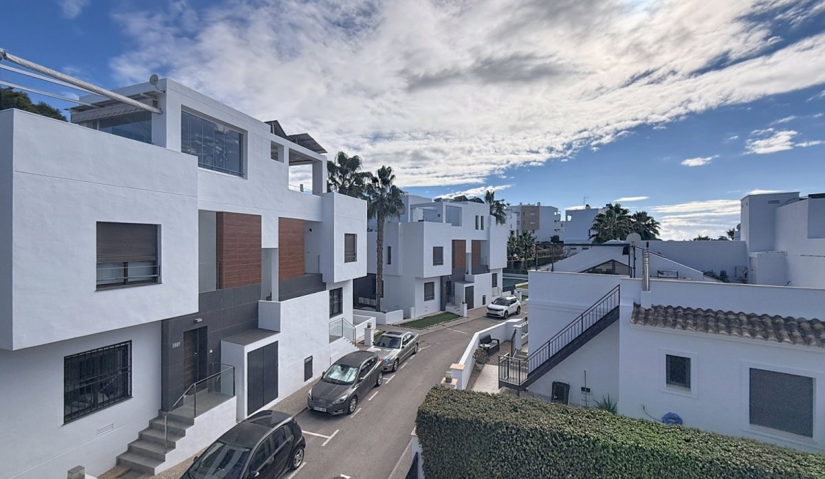 Resale - Villa - Orihuela Costa - Villamartín