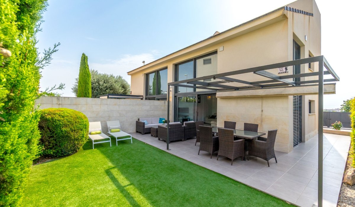 Resale - Villa - Villamartín - Los Dolses