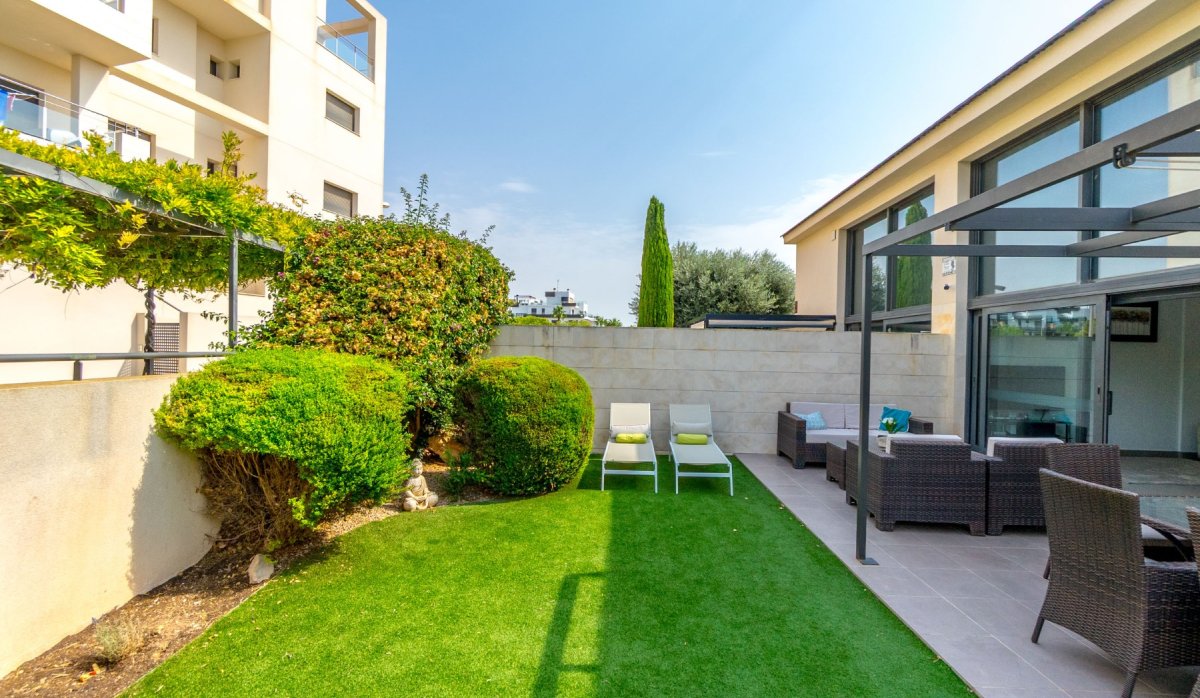 Resale - Villa - Villamartín - Los Dolses