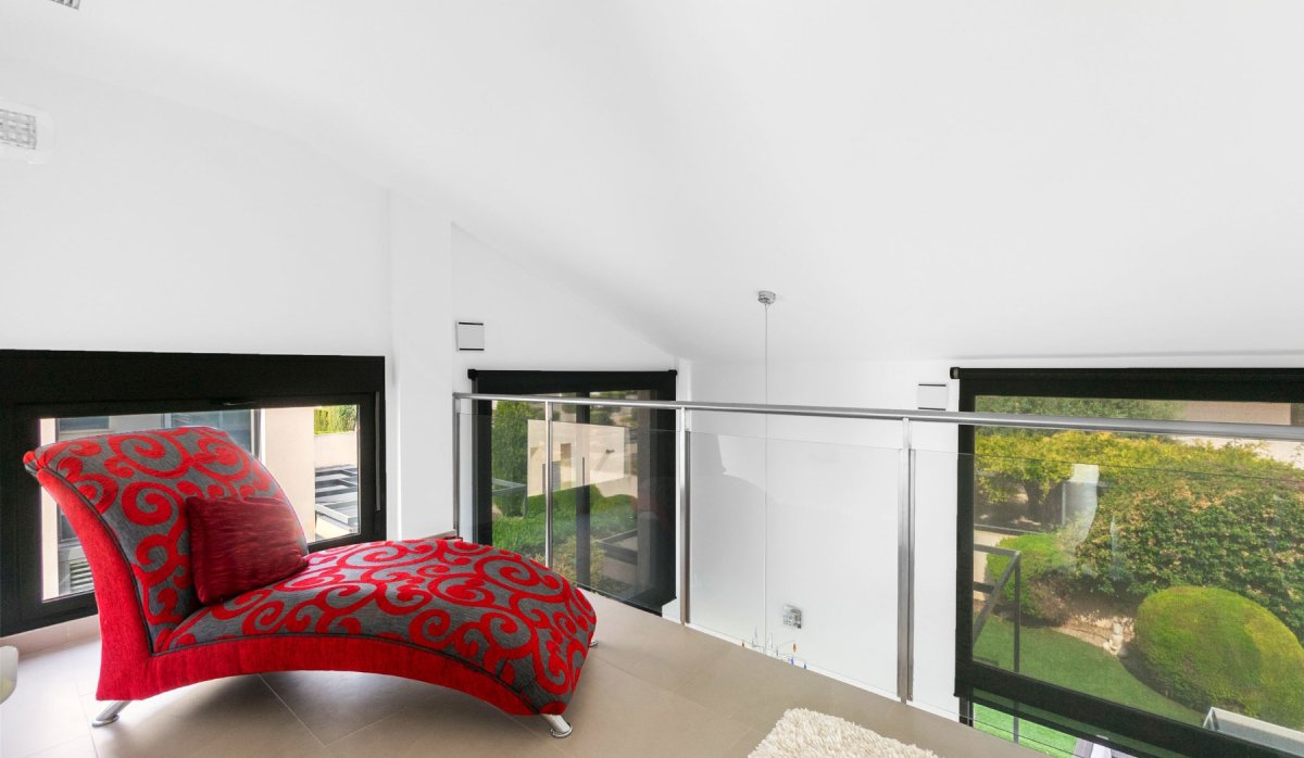 Resale - Villa - Villamartín - Los Dolses