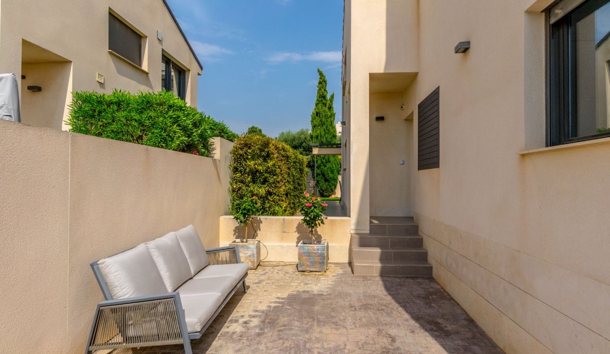 Resale - Villa - Villamartín - Los Dolses