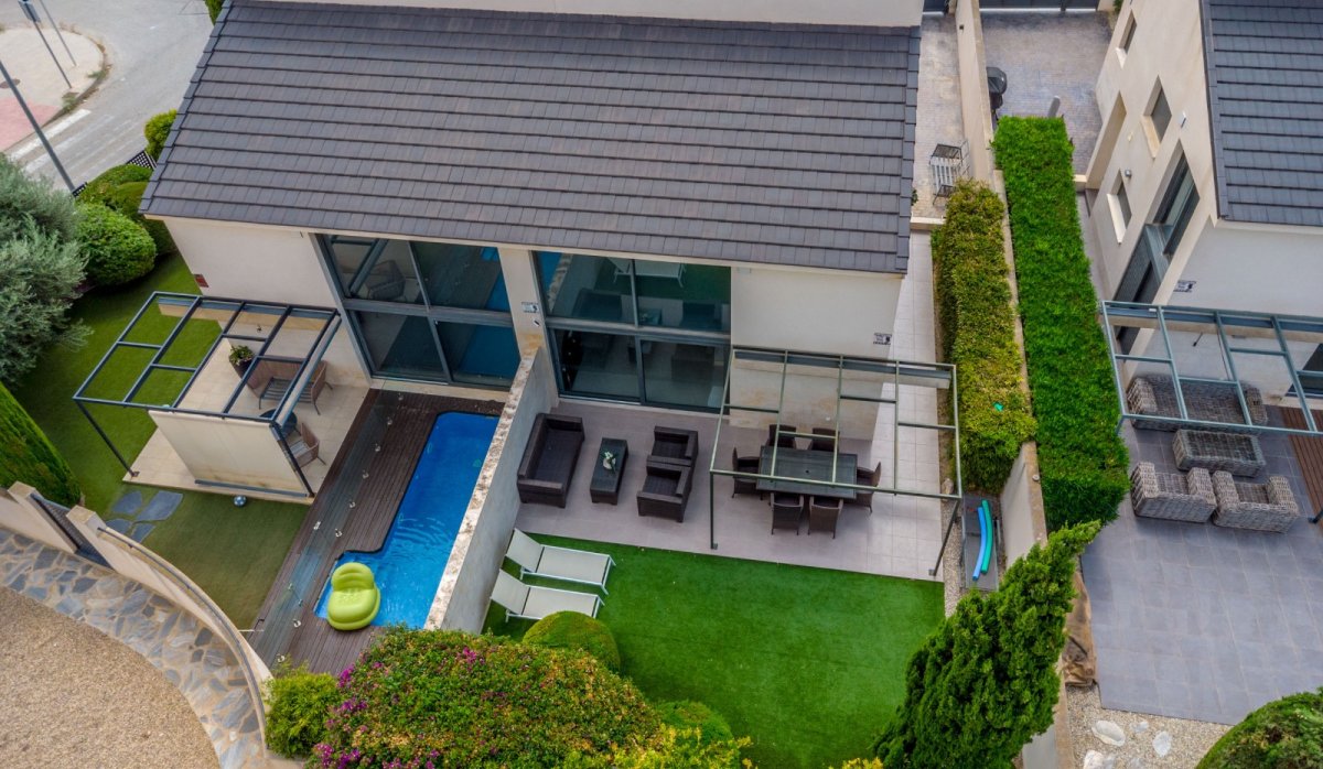 Resale - Villa - Villamartín - Los Dolses