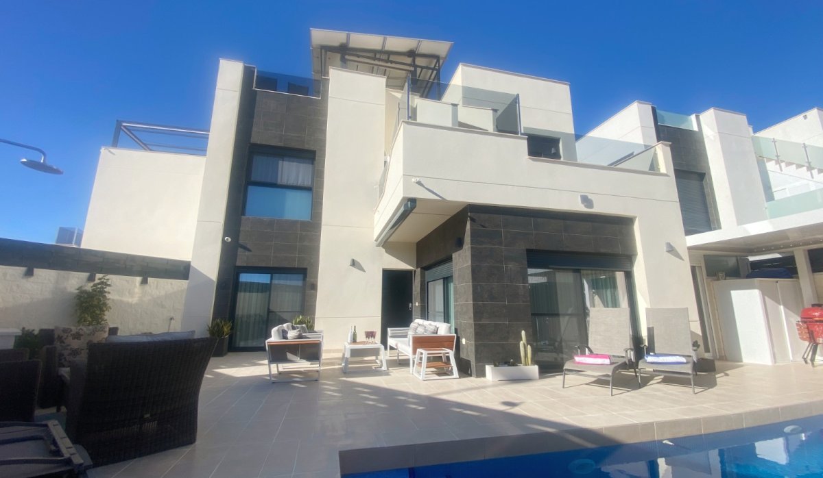 Resale - Townhouse - Ciudad quesada - Pueblo Bravo