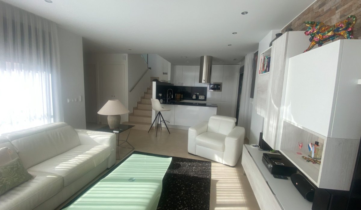 Resale - Townhouse - Ciudad quesada - Pueblo Bravo