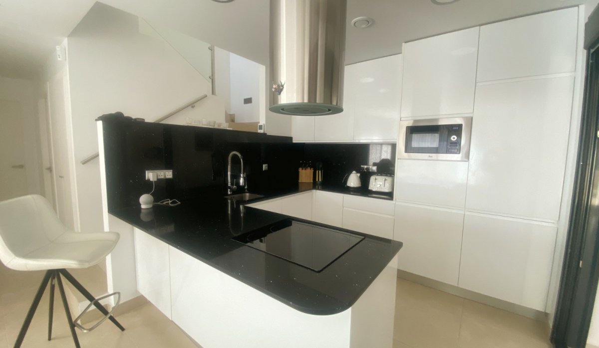 Resale - Townhouse - Ciudad quesada - Pueblo Bravo