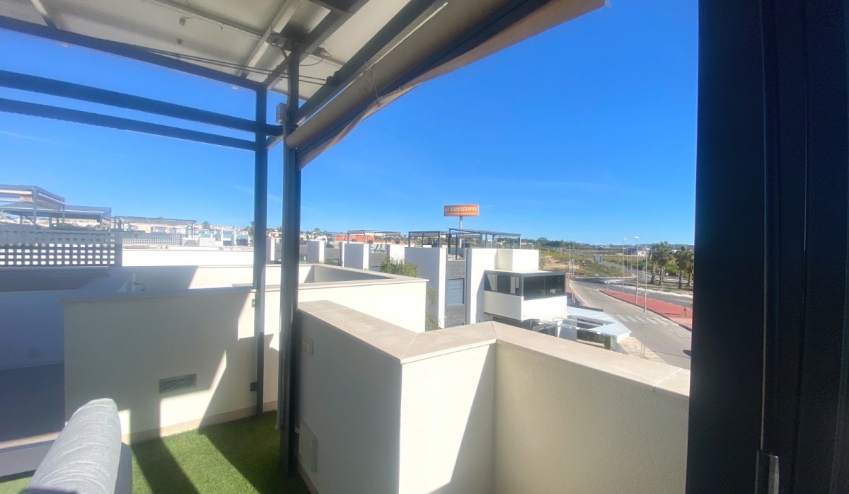 Resale - Townhouse - Ciudad quesada - Pueblo Bravo