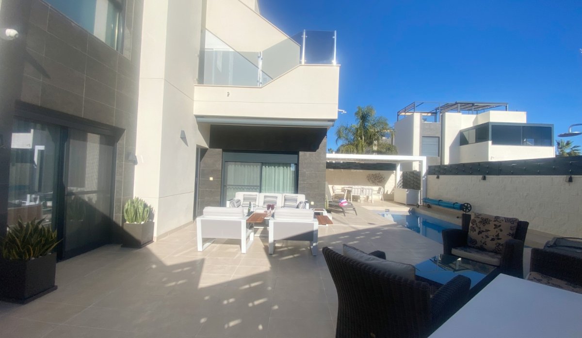 Resale - Townhouse - Ciudad quesada - Pueblo Bravo