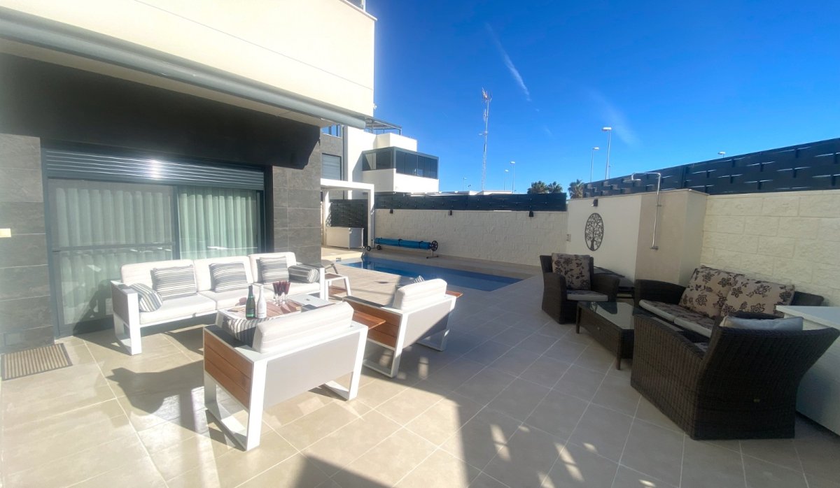 Resale - Townhouse - Ciudad quesada - Pueblo Bravo