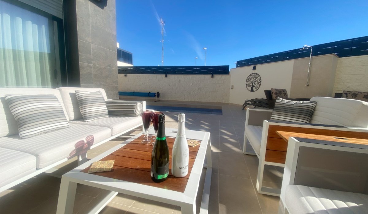 Resale - Townhouse - Ciudad quesada - Pueblo Bravo