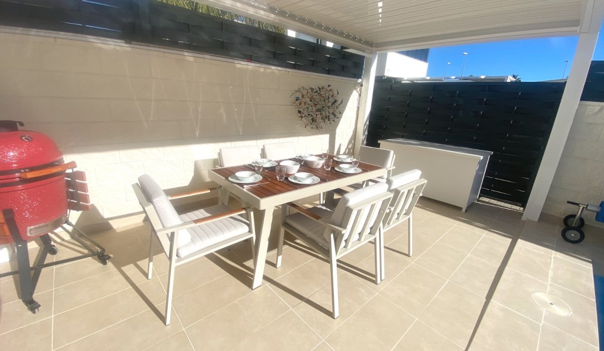 Resale - Townhouse - Ciudad quesada - Pueblo Bravo