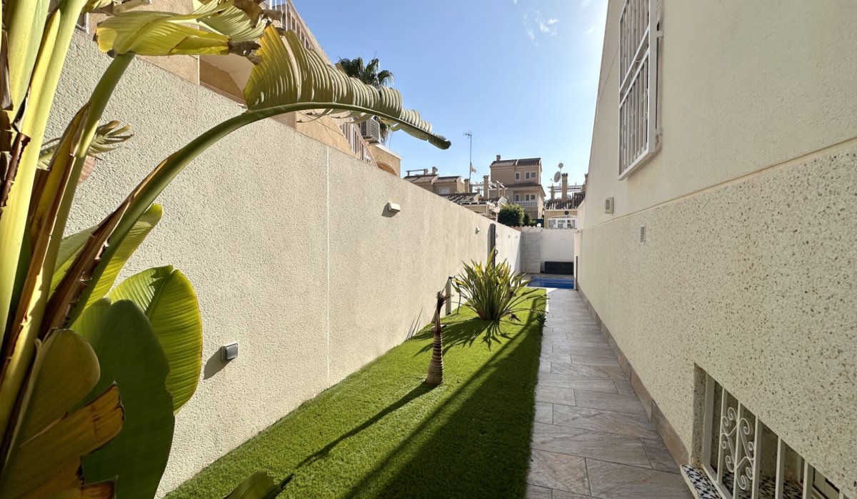 Resale - Villa - Orihuela Costa - Los Altos