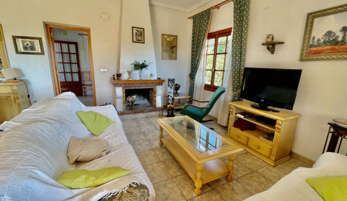 Resale - Villa - Daya Nueva