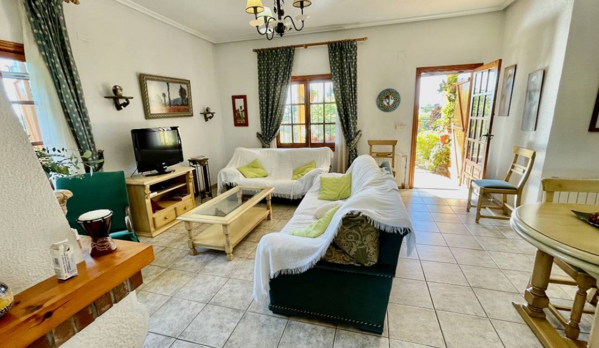 Resale - Villa - Daya Nueva