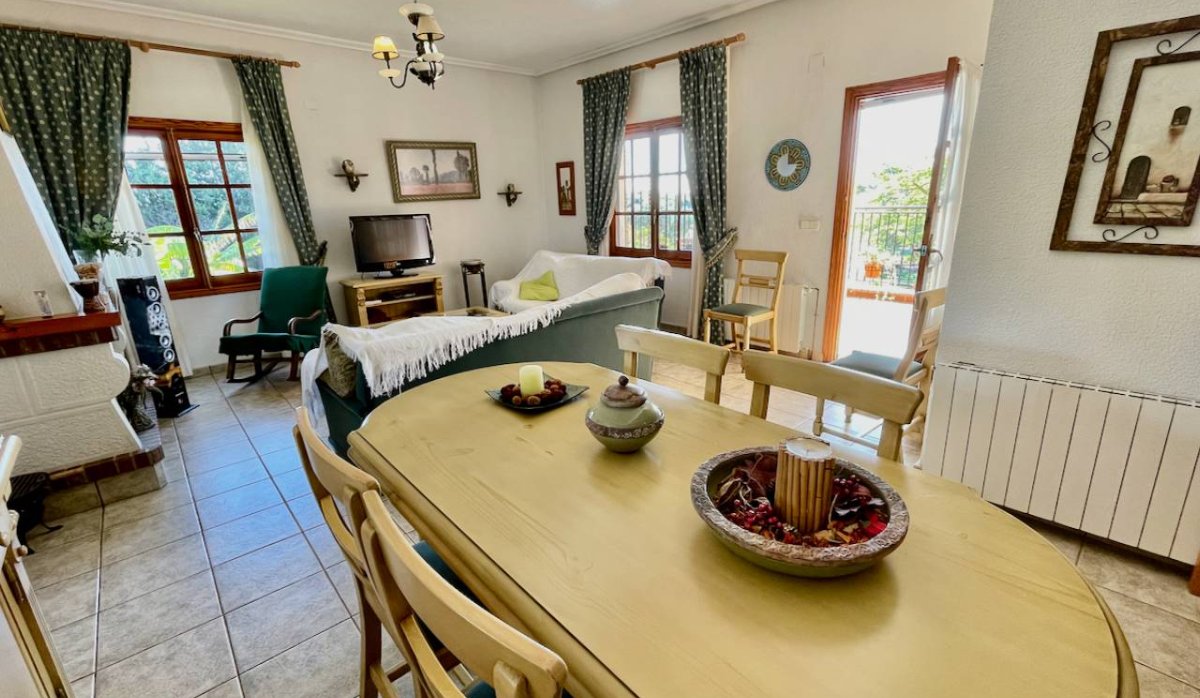 Resale - Villa - Daya Nueva