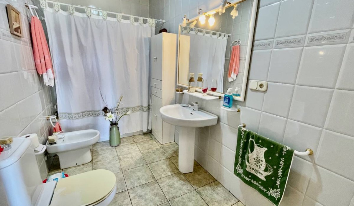 Resale - Villa - Daya Nueva