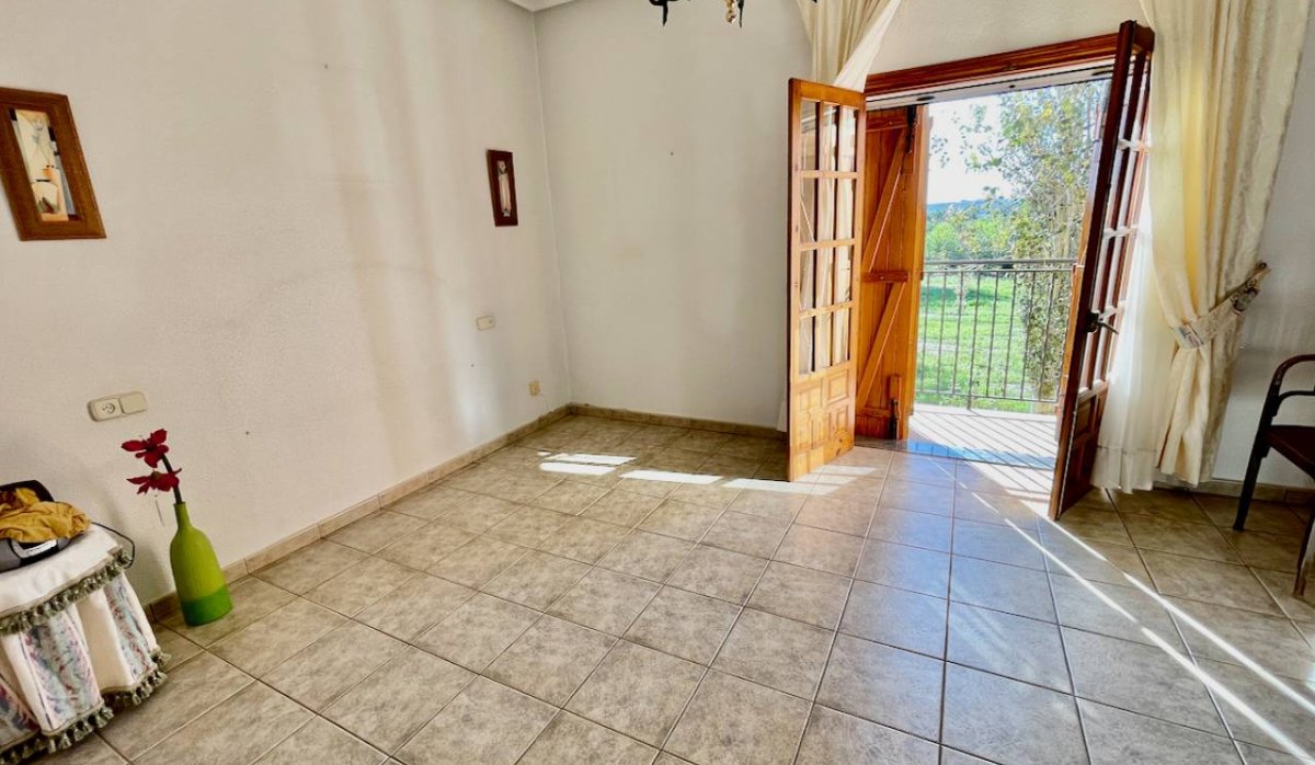 Resale - Villa - Daya Nueva