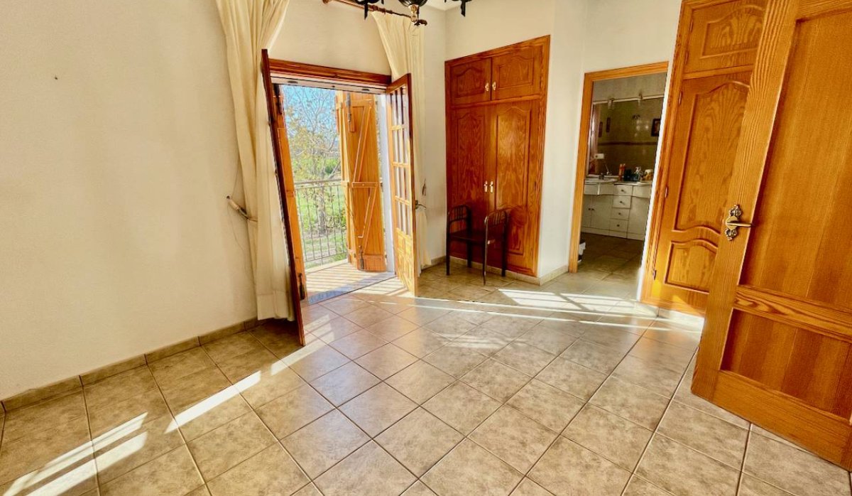 Resale - Villa - Daya Nueva