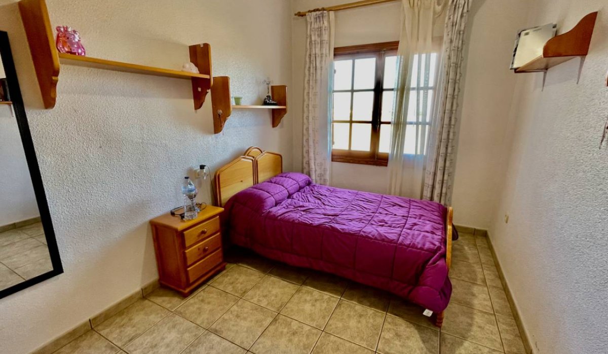 Resale - Villa - Daya Nueva