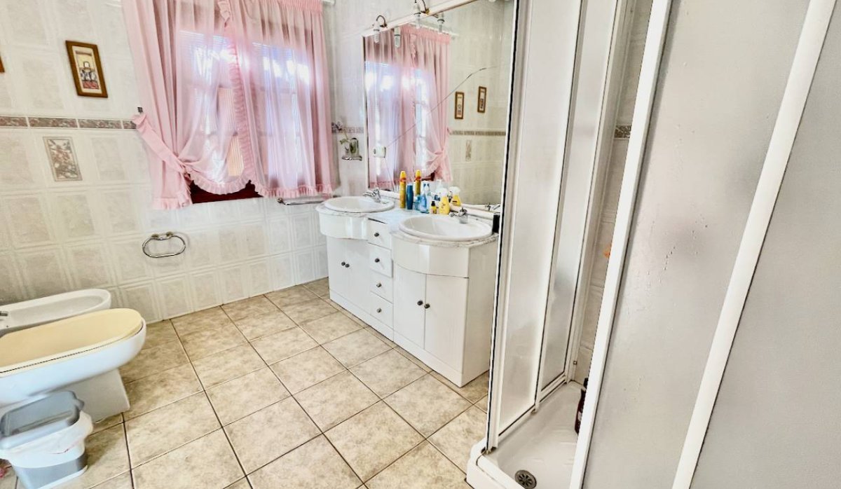 Resale - Villa - Daya Nueva