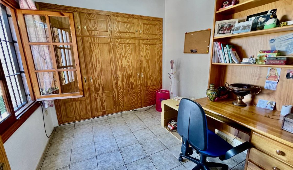 Resale - Villa - Daya Nueva