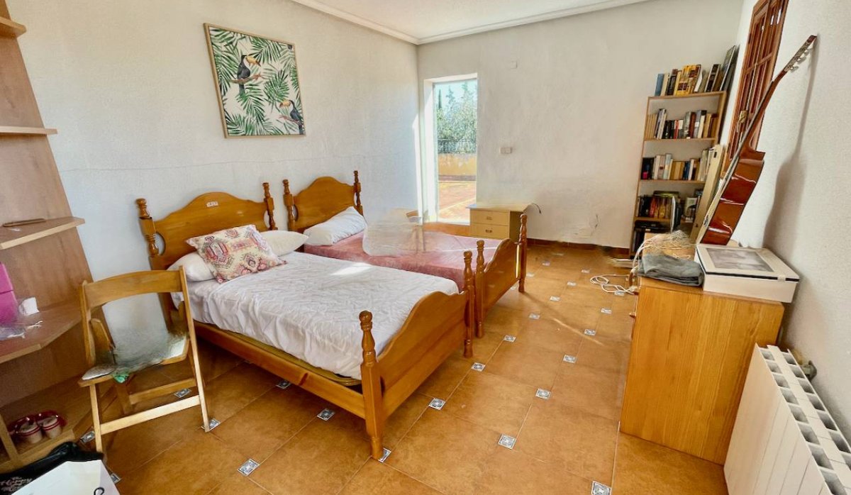 Resale - Villa - Daya Nueva