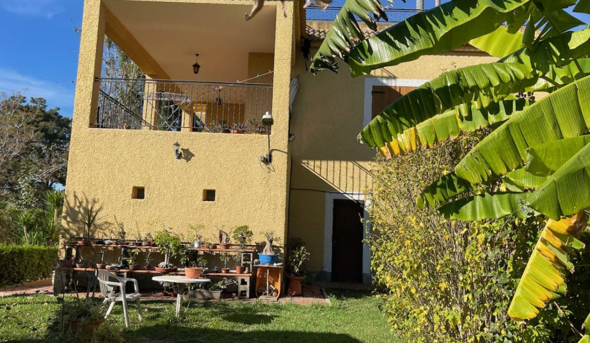 Resale - Villa - Daya Nueva